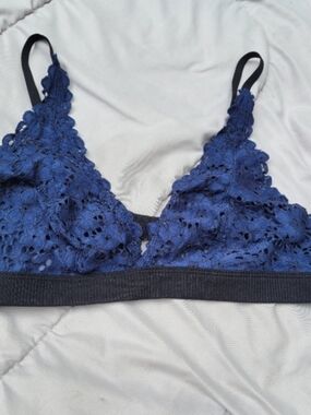 Colsie Dark Blue Lace Triangle Bralette with Black Band Medium